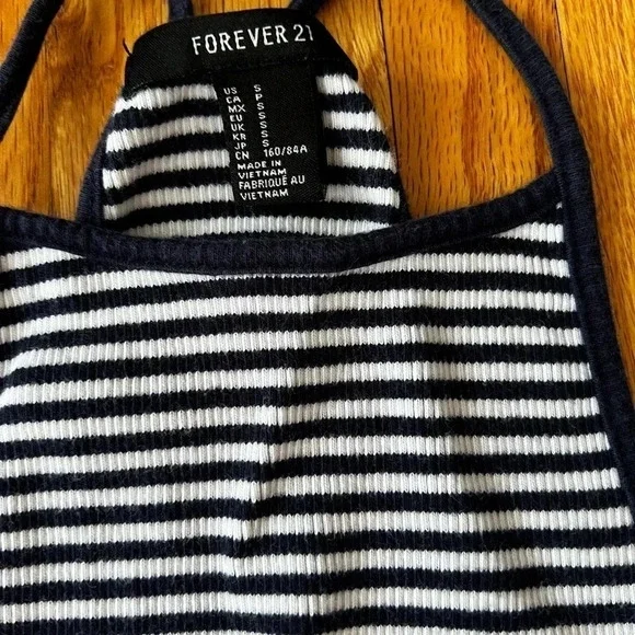 Two Forever21 tops - Picture 6 of 8
